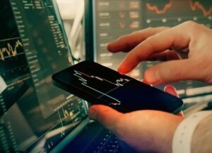 Jika Dolar AS Menyentuh Rp18.200, Harga Impor hingga Cicilan Berpotensi Terdampak