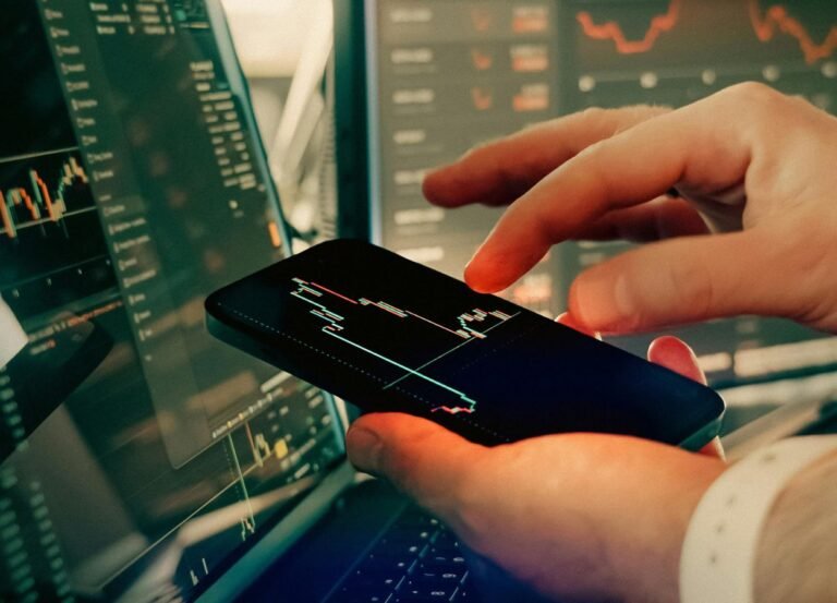 Jika Dolar AS Menyentuh Rp18.200, Harga Impor hingga Cicilan Berpotensi Terdampak