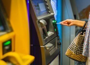 Ribuan ATM Tutup Serentak, Bangkrut Gegara Aturan Baru Pemerintah