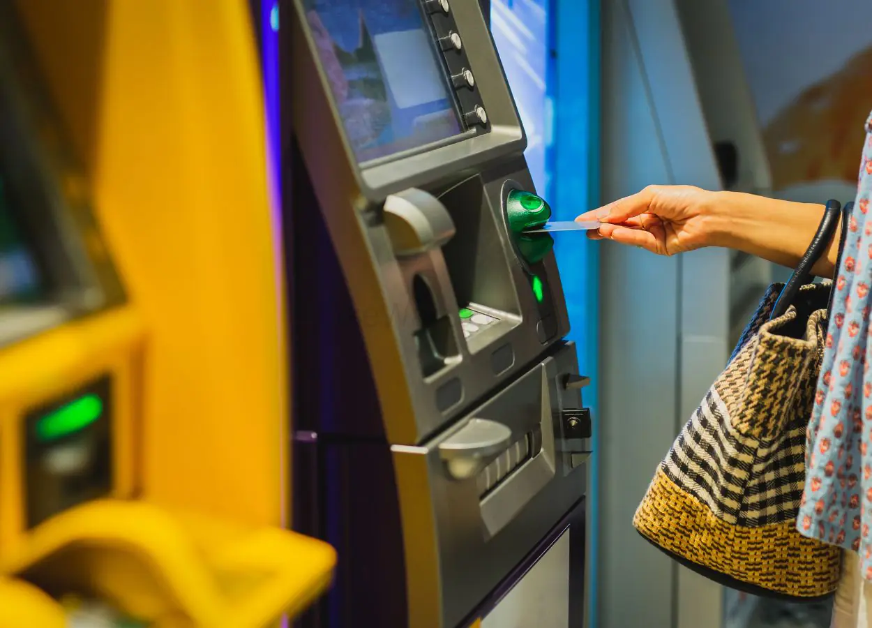 Ribuan ATM Tutup Serentak, Bangkrut Gegara Aturan Baru Pemerintah