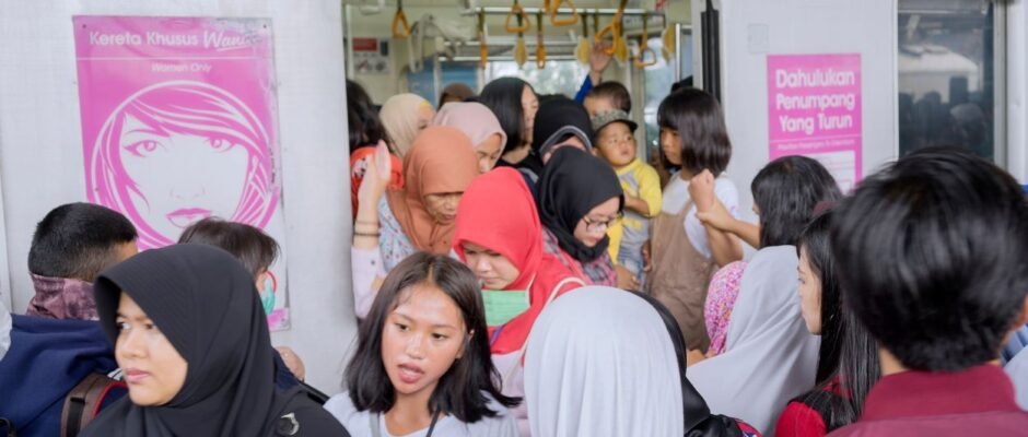 Arus Penumpang KA pada Libur Panjang Meningkat - OkeWarta.com