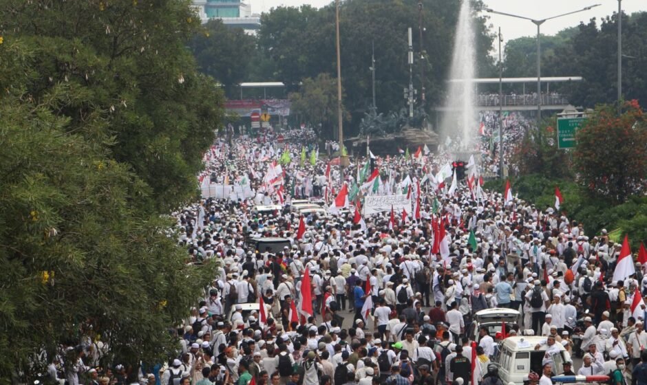 Massa Pro MBG Gelar Unjuk Rasa di Jakpus, Satu Jalur Jalan Medan Merdeka Selatan Ditutup - OkeWarta.com
