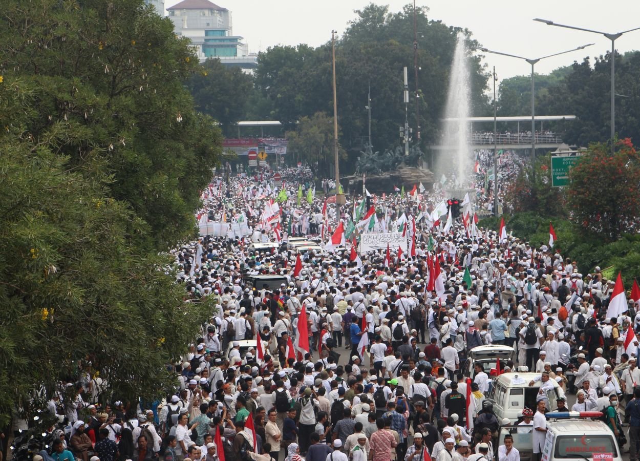 Massa Pro MBG Gelar Unjuk Rasa di Jakpus, Satu Jalur Jalan Medan Merdeka Selatan Ditutup