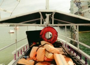 Kemenhub Perkuat Keselamatan Pelayaran, Bagikan 1.690 Life Jacket di Cilacap - OkeWarta.com