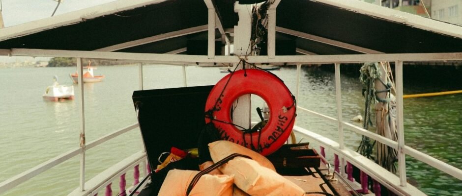 Kemenhub Perkuat Keselamatan Pelayaran, Bagikan 1.690 Life Jacket di Cilacap - OkeWarta.com