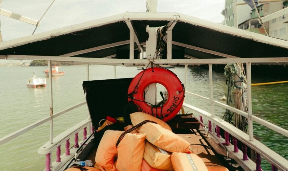 Kemenhub Perkuat Keselamatan Pelayaran, Bagikan 1.690 Life Jacket di Cilacap - OkeWarta.com