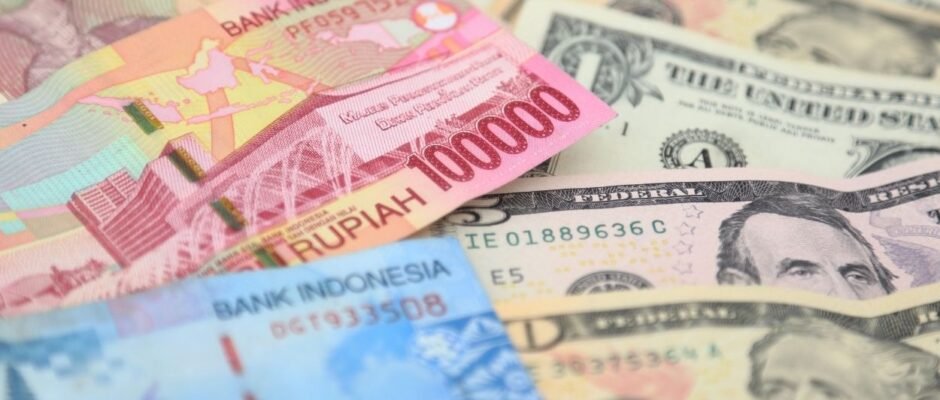 Rupiah Tertekan Akibat Lonjakan Harga Minyak dan Ketegangan Geopolitik - OkeWarta.com