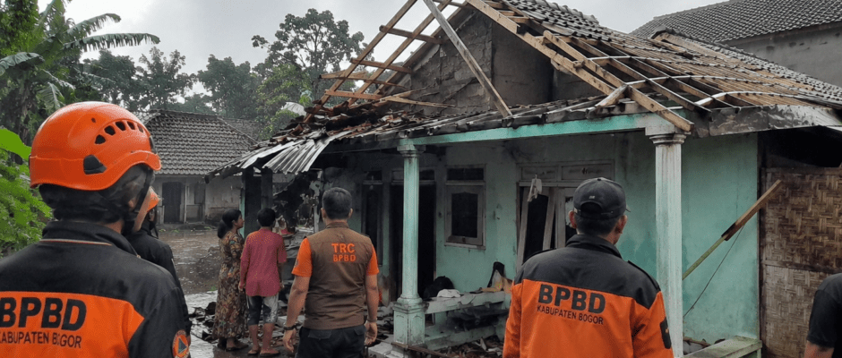Angin Kencang Rusak Rumah di Ciampea Bogor, Penghuni Terpaksa Mengungsi