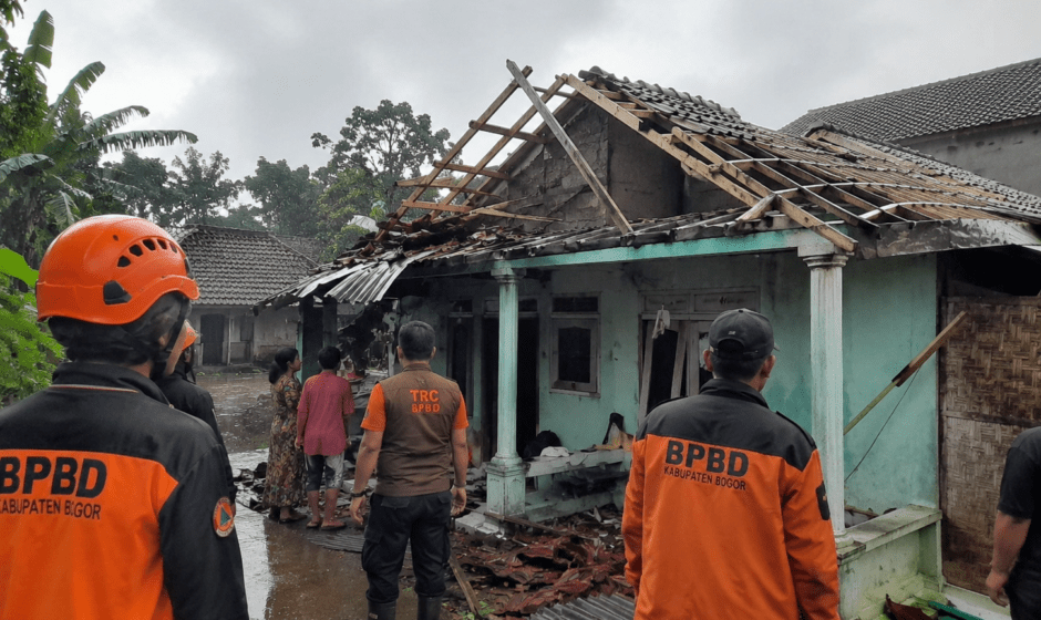 Angin Kencang Rusak Rumah di Ciampea Bogor, Penghuni Terpaksa Mengungsi